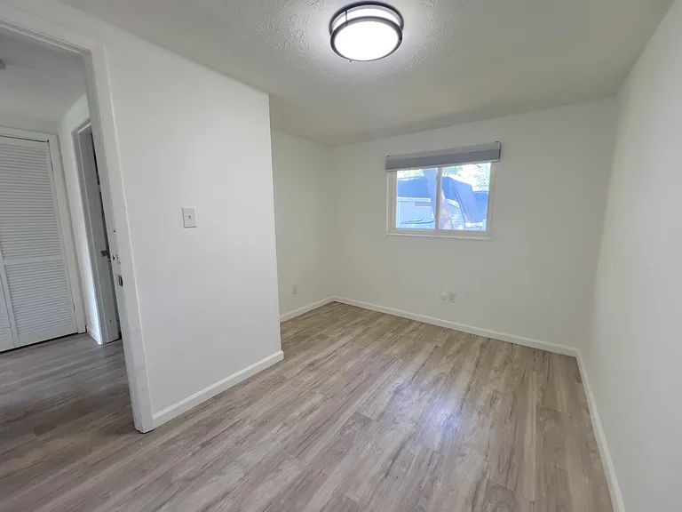 207 Roxana Ave #B — Photo 13