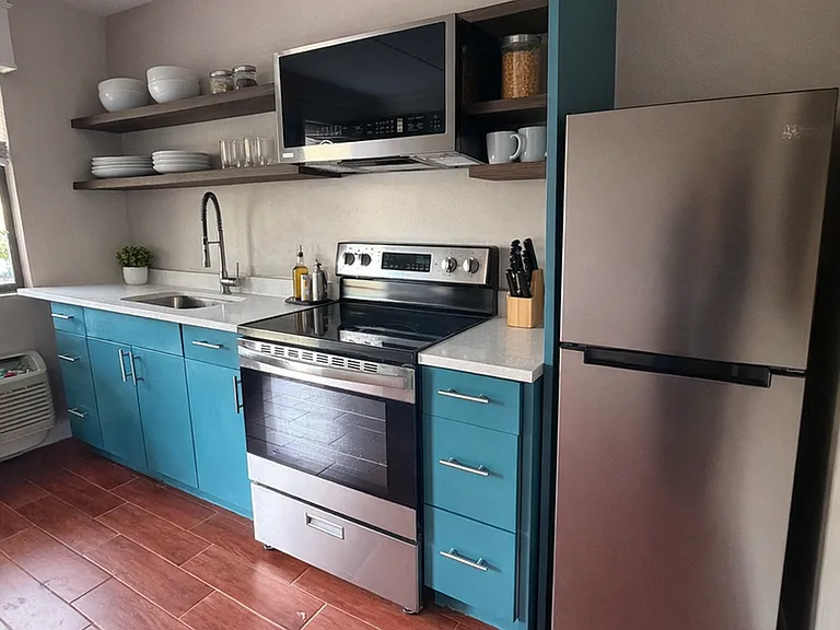 Monarch Luxury Studio Apartments — Photo 10