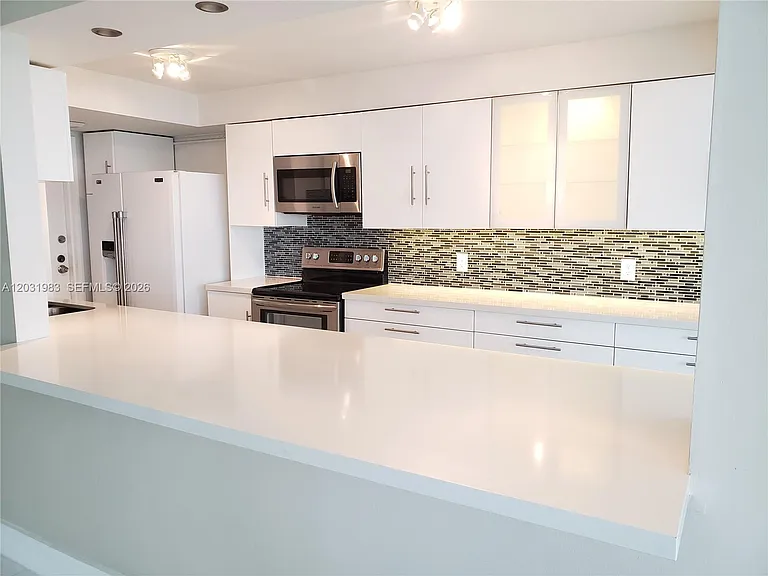 100 Golden Isles Dr #Penthouse 7 — Photo 33