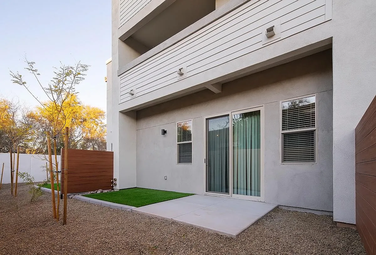 The Carson Townhomes — Photo 3