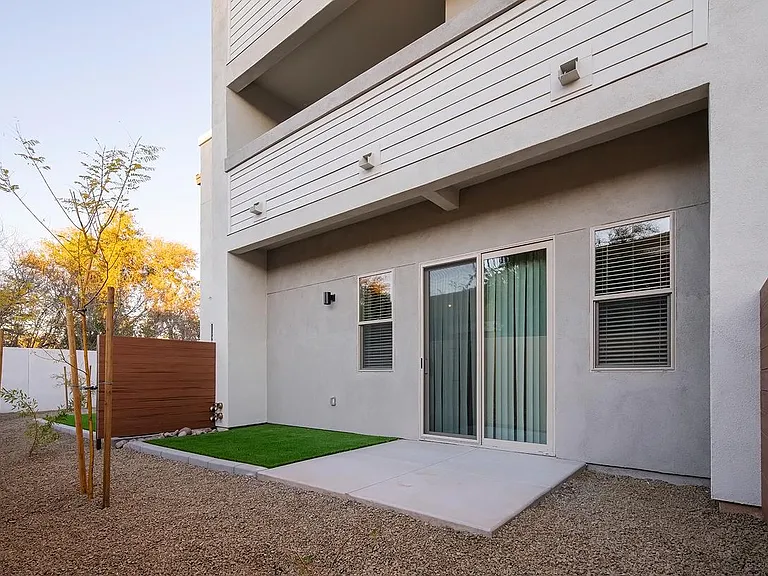 The Carson Townhomes — Photo 3