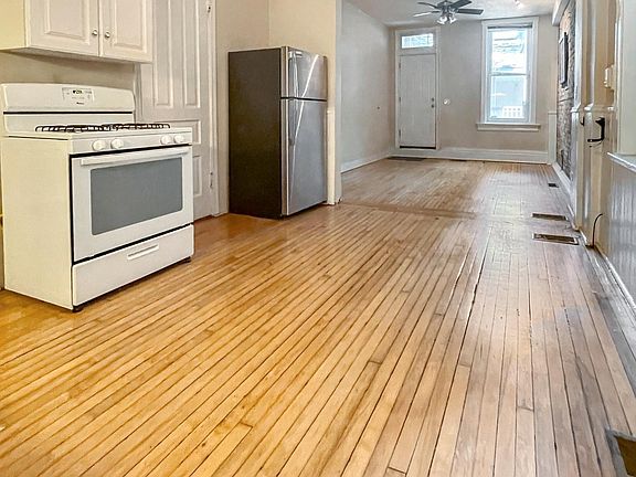 3rd image of 1871 N Sheffield Ave APT 1R