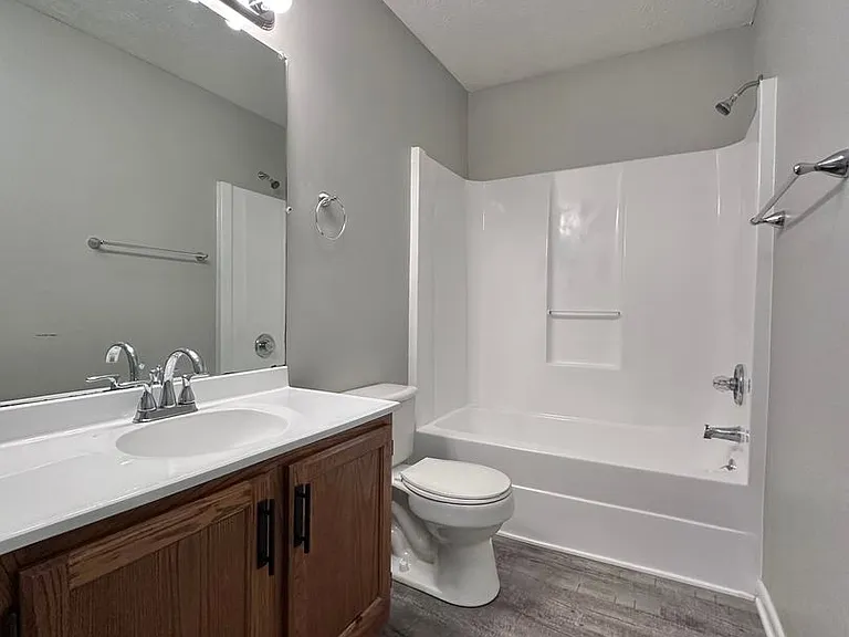 Lakeland Hills Apartment Homes — Photo 39