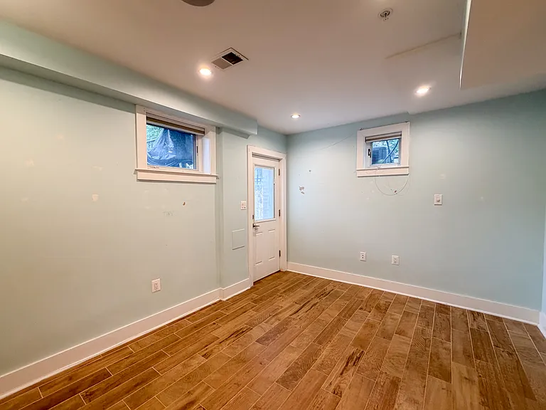 1601 Hobart St NW #1 — Photo 33