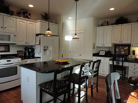 5th image of 100 Stoughton Ln