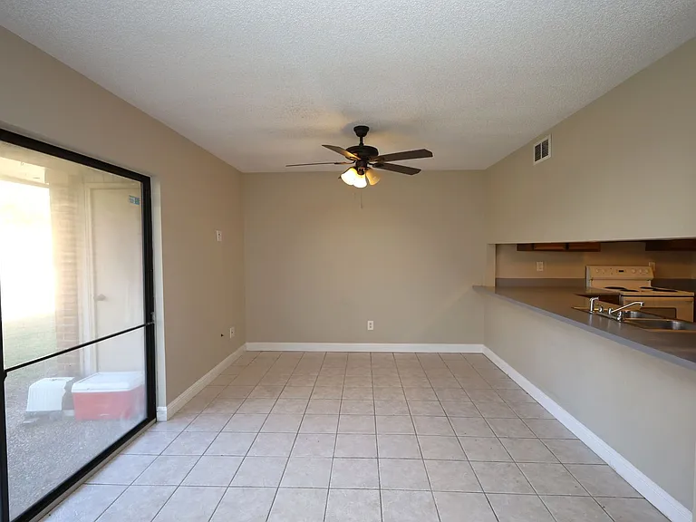 1307 Baytree Dr #E — Photo 4