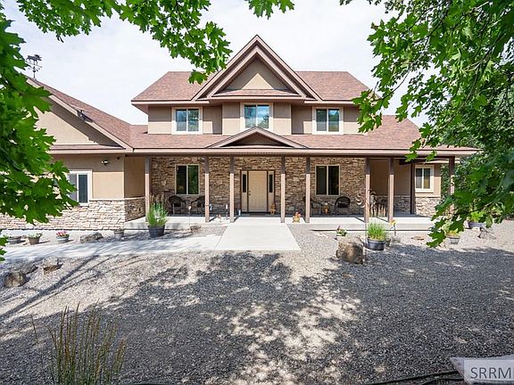 2nd image of 1681 E Aspen Heights Dr