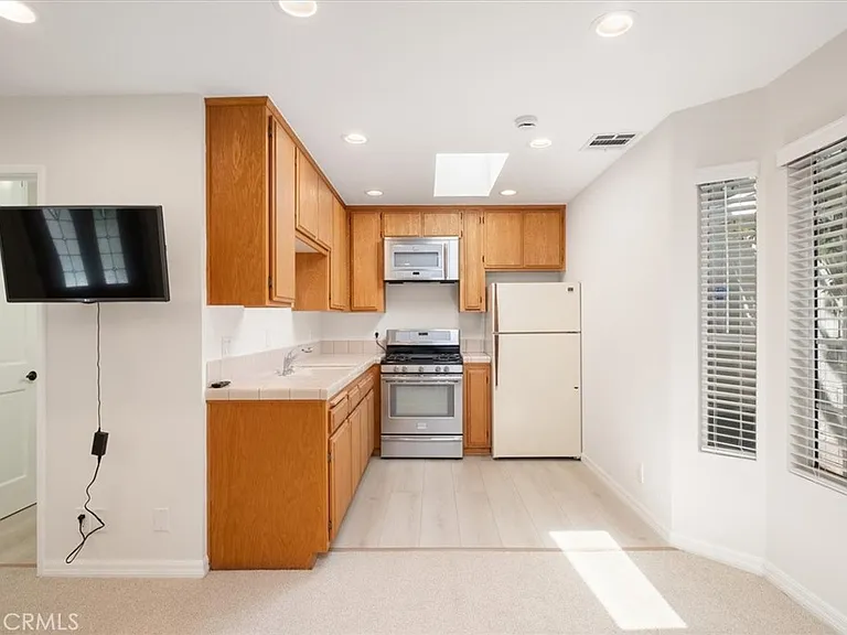 3969 Longridge Studio Ctr — Photo 32