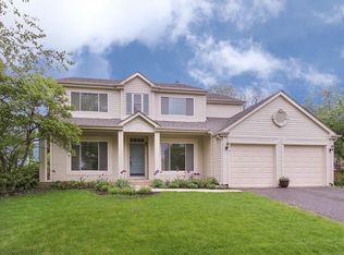 4 Raintree Ct, Cary, IL 60013