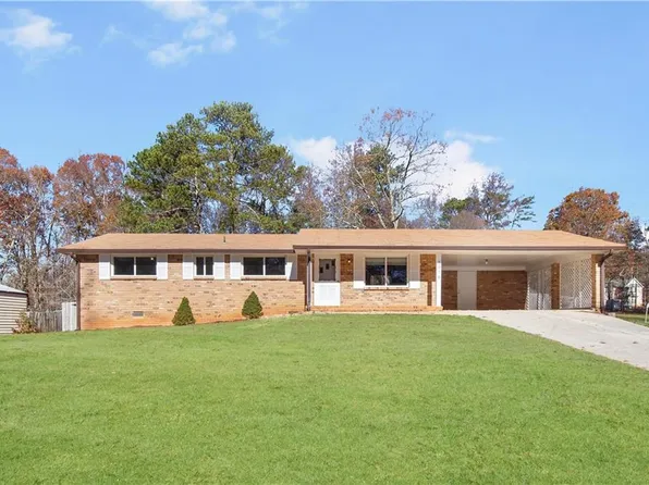 5916 N Bear Dr, Douglasville, GA 30135