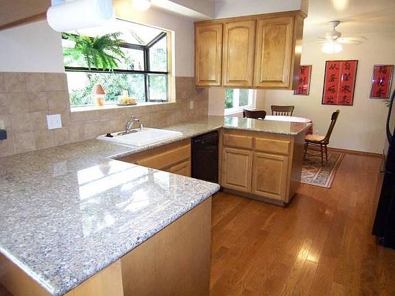 granite counters eat in kitchen