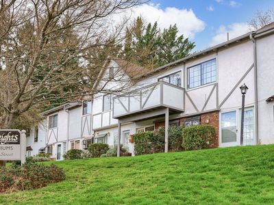 495 Chestnut St APT 24, Ashland, OR, 97520