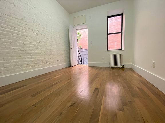 4th image of 455 Hudson St APT 1