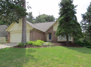 10995 Charring Cross Cir, Whitmore Lake, MI 48189