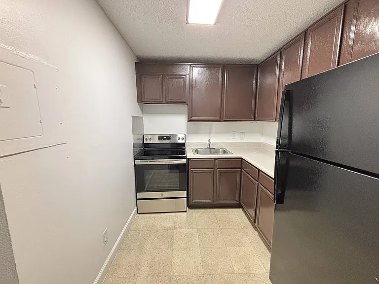 Brent Place — Photo 13