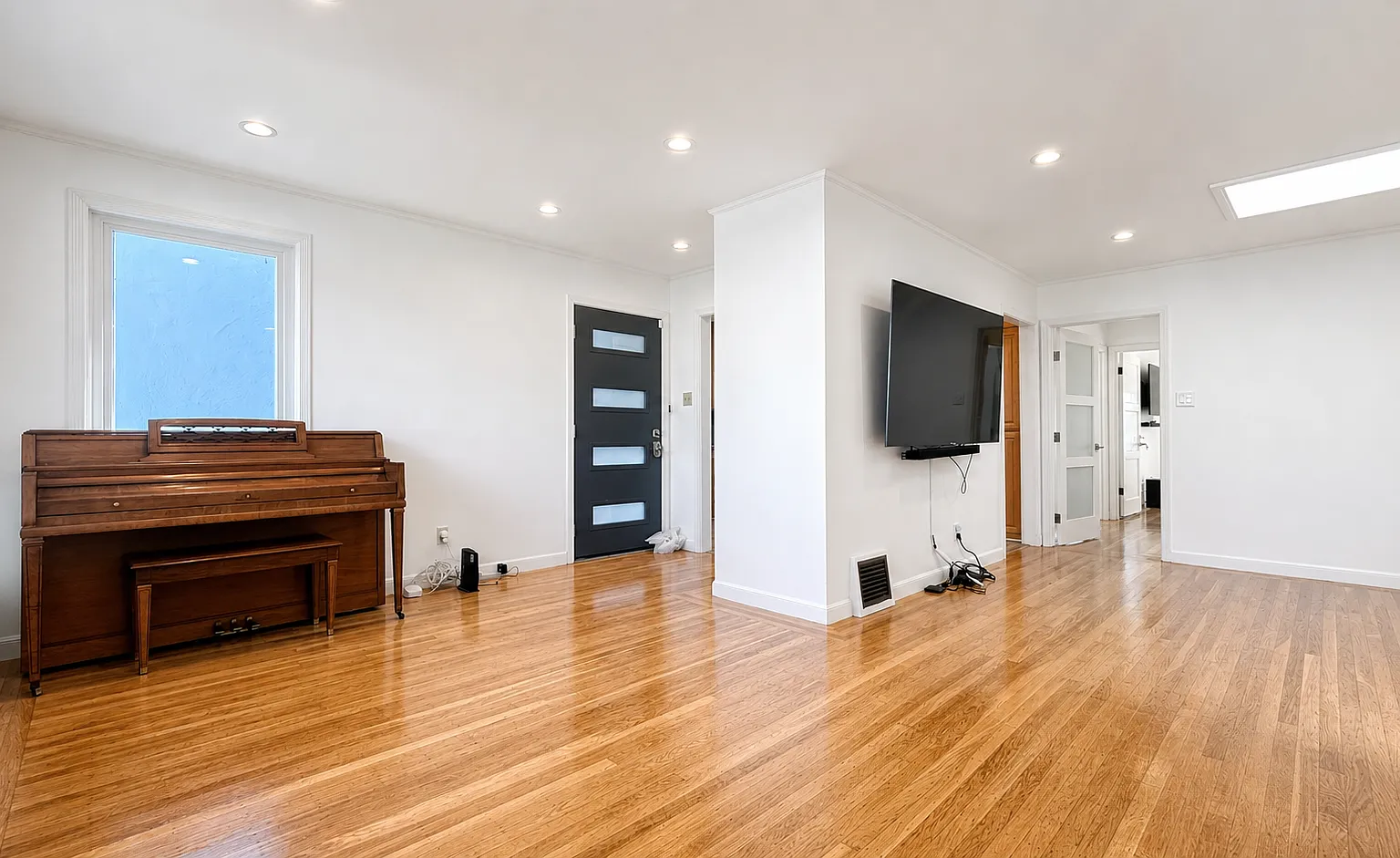 3 bed, 1050 sqft, $5,800 — Photo 4