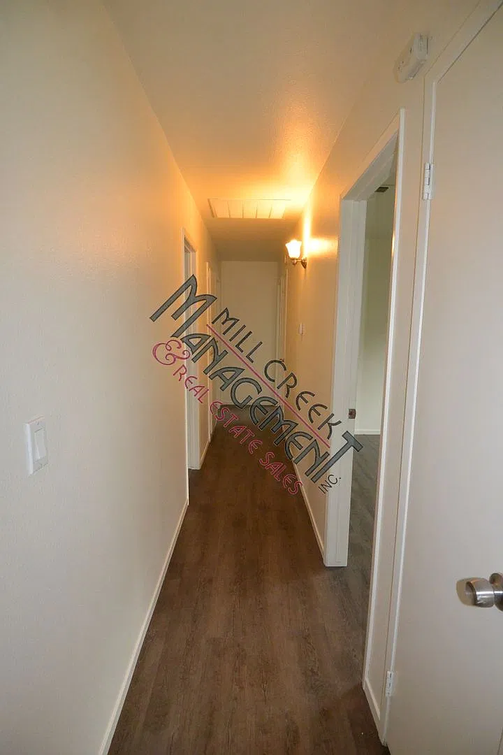 Beautifully Maintained Home with Pool SW Visalia off of Whitendale and County Center — Photo 4