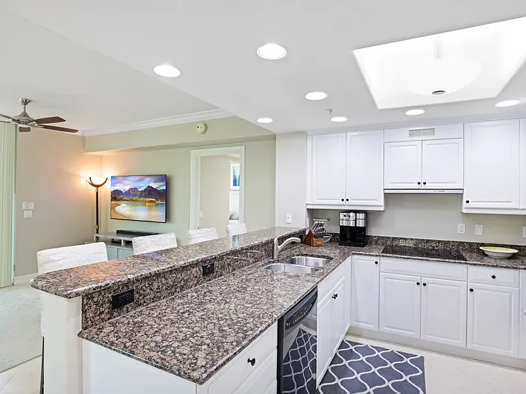 2738 Tiburon Blvd E #301 — Photo 13