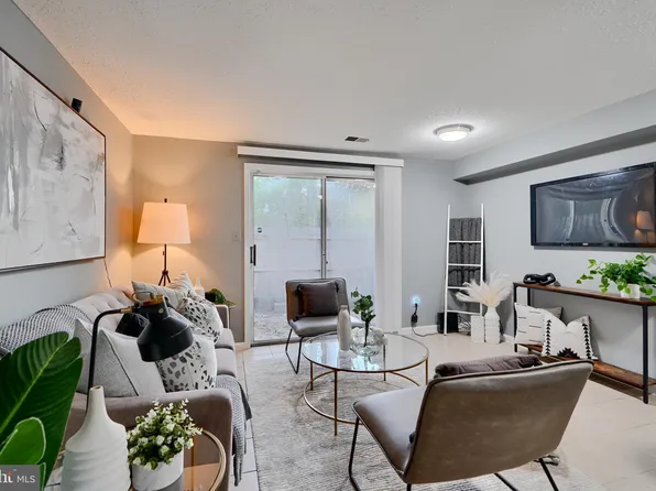 1860 Dutch Village Dr Unit R-273, Landover, MD 20785