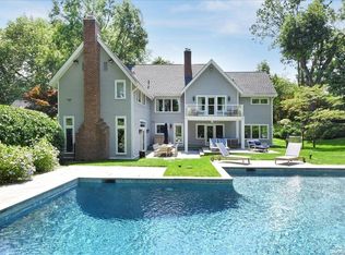 34 Cedar Ln, Port Washington, NY 11050