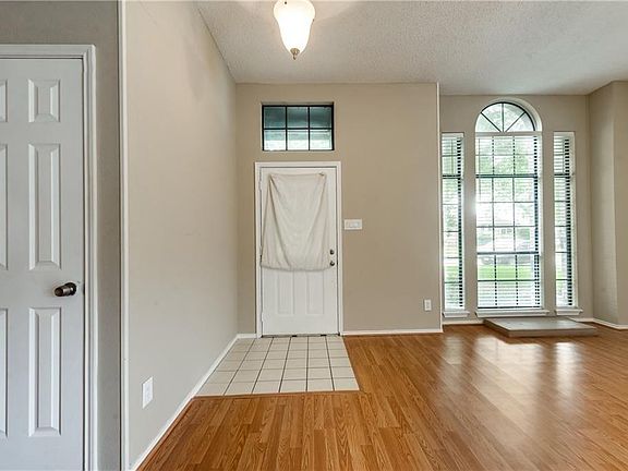 4th image of 7909 Vienna Dr