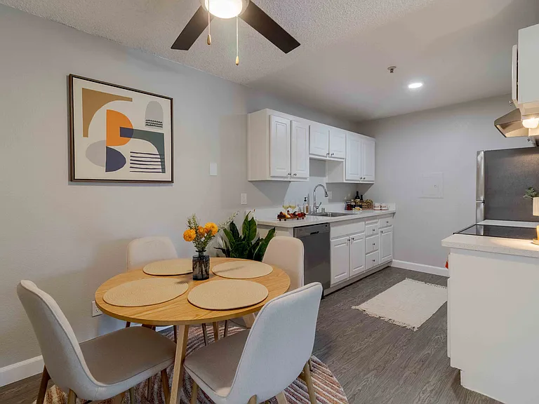 Creekside Park Apartments — Photo 12