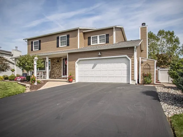 202 Watchtower Ln, Syracuse, NY 13219