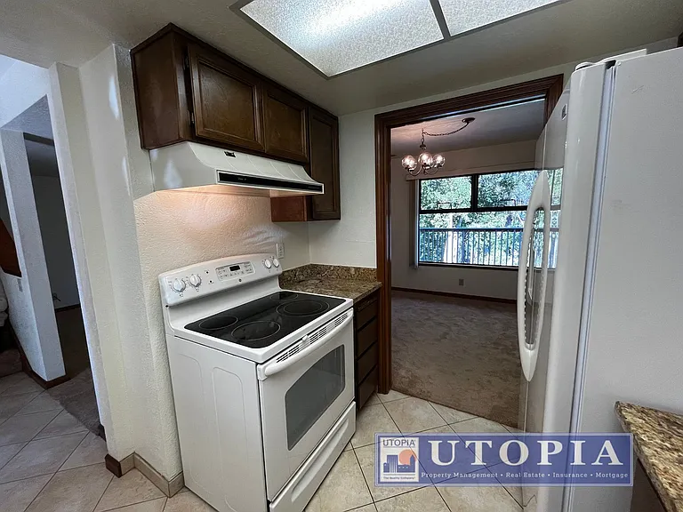 2726 Hampton Ln — Photo 11