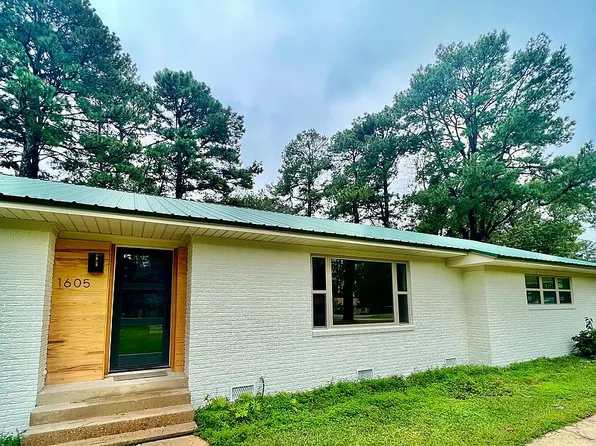 1605 E University St, Magnolia, AR 71753