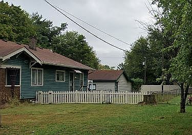 2nd image of 2815 Bluff Rd