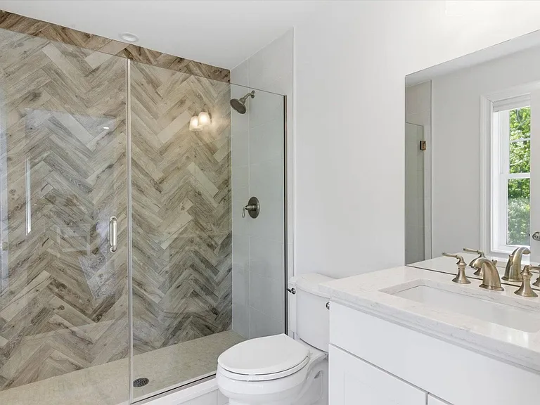11 Rose Ave — Photo 9