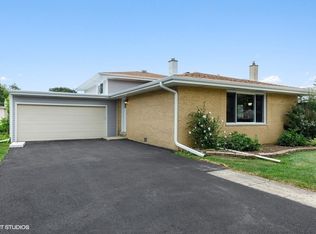 607 N Van Auken St, Elmhurst, IL 60126