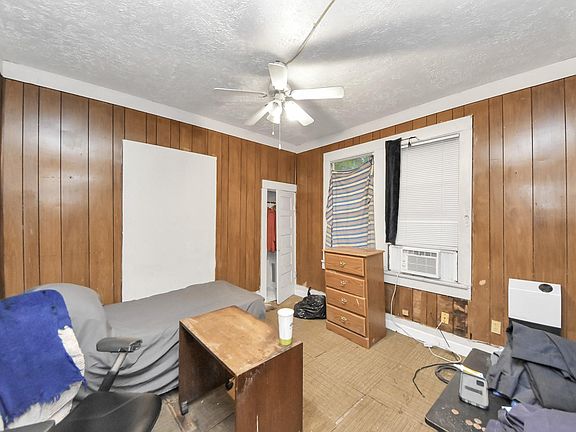 3rd image of 2611 Canfield St