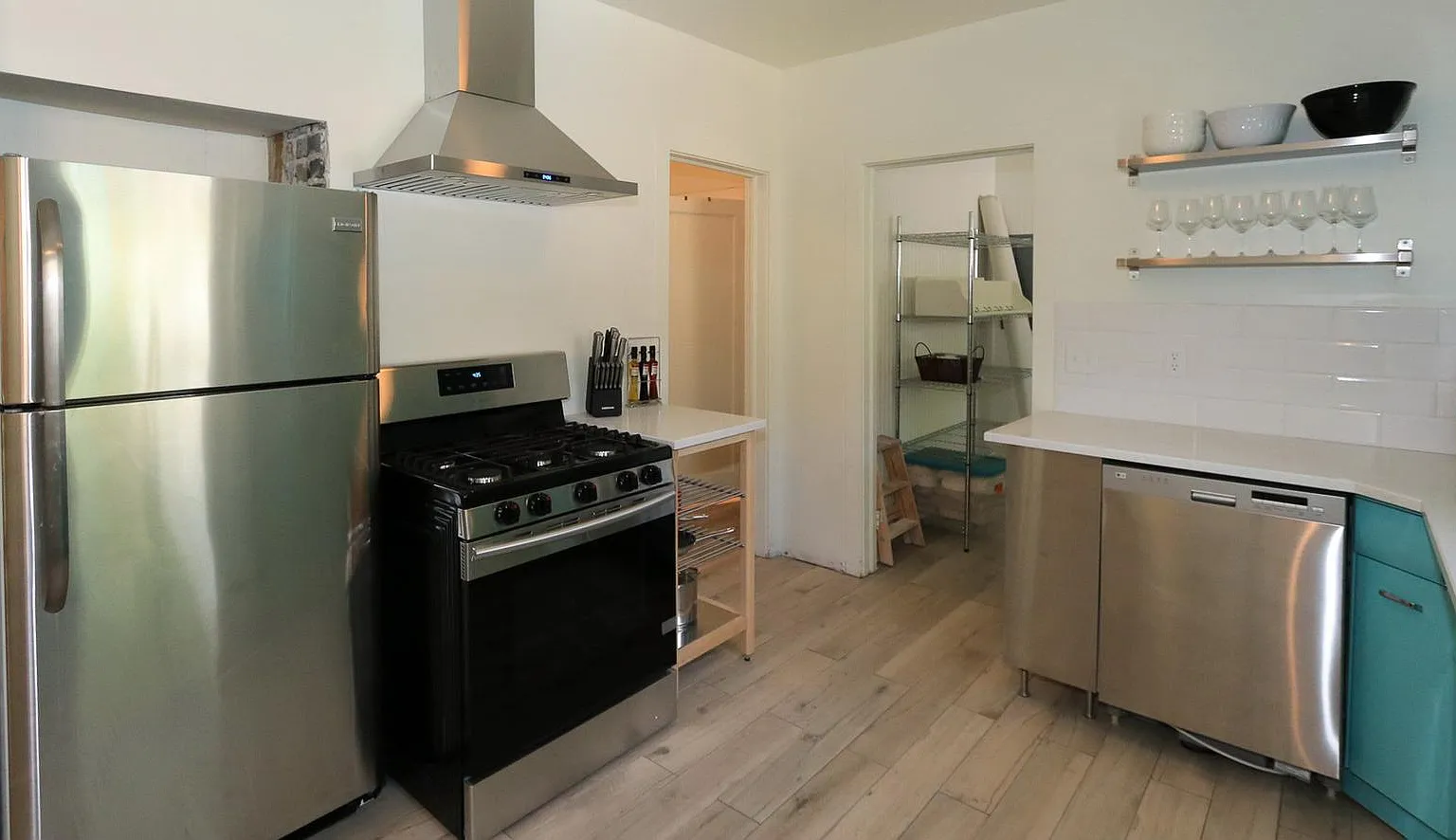 138 W Girard Ave — Photo 2