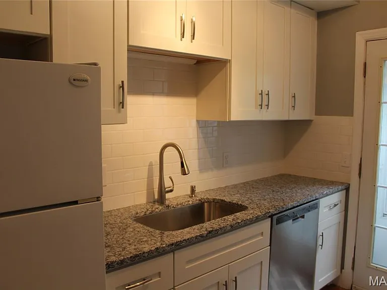 1119 Sanford Ave — Photo 8