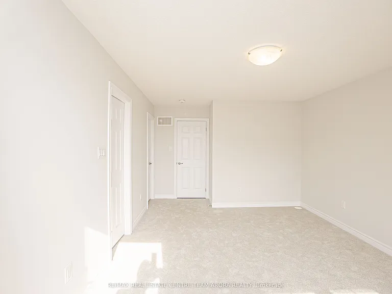 70 Keyworth Cres — Photo 18