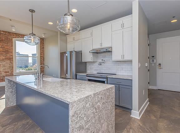 4th image of 1001 Carondelet St #408