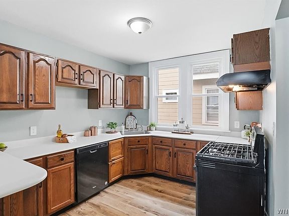2nd image of 131 Highgate Ave