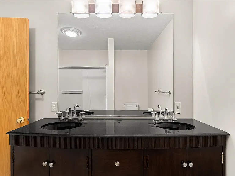 2427 Reynolds Manor Dr #0 — Photo 21