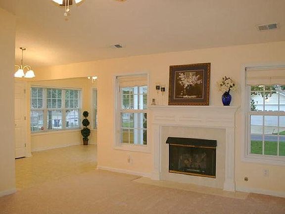 5th image of 1035 Pinehurst Dr