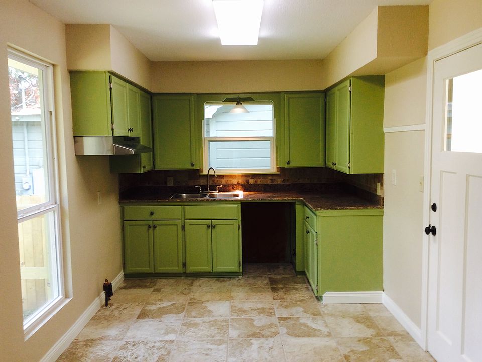 2nd image of 2907 Walnut St