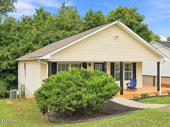 3rd image of 167 Red Bud Ln