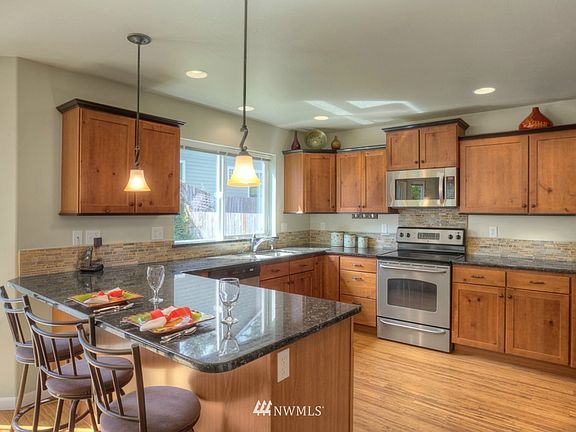2nd image of 1729 Cameron Court NE