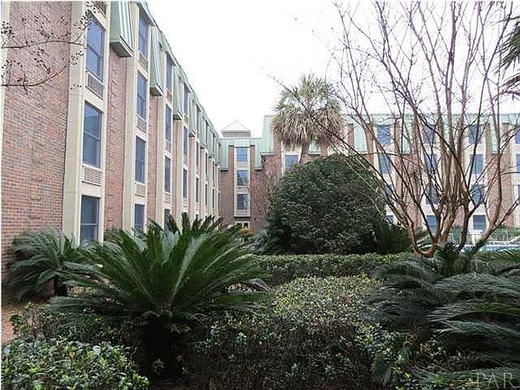 5th image of 224 E Garden St APT 206