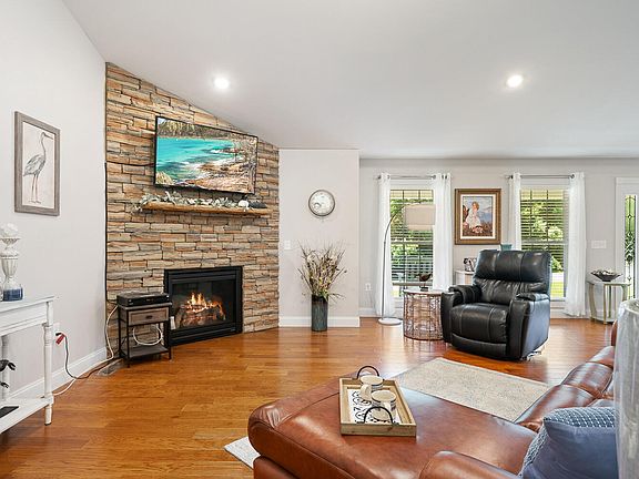 5th image of 137 Chapel Hill Dr