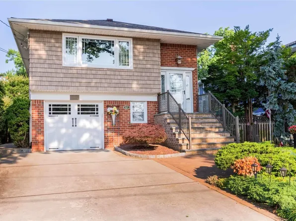 17 Elton Road, Stewart Manor, NY 11530