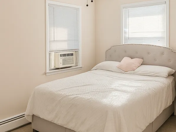 422 Cromwell Avenue image 7 of 16