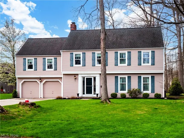 1565 Greenleaf Cir, Westlake, OH 44145
