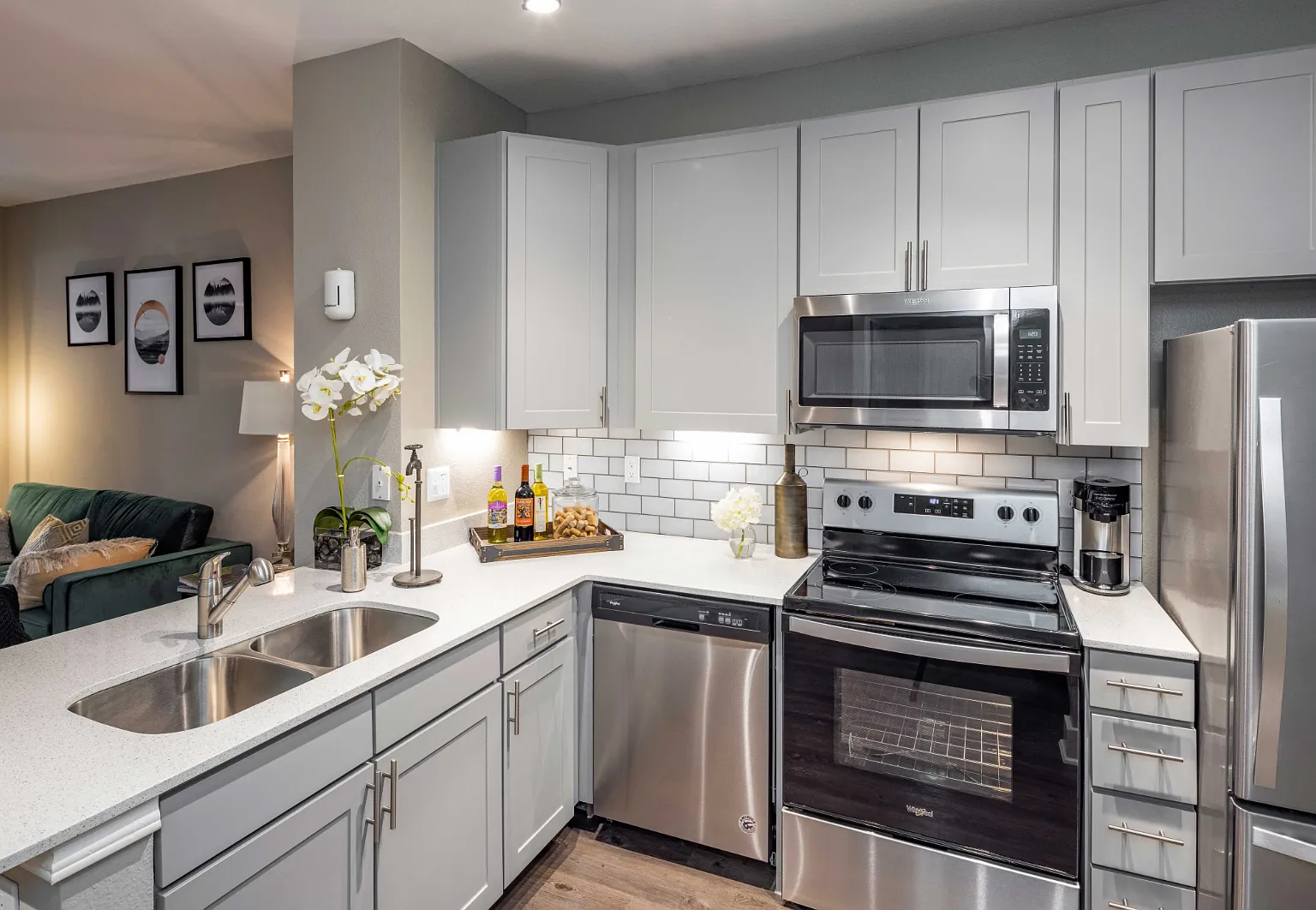1 bed, 896 sqft, $2,891 — Photo 4