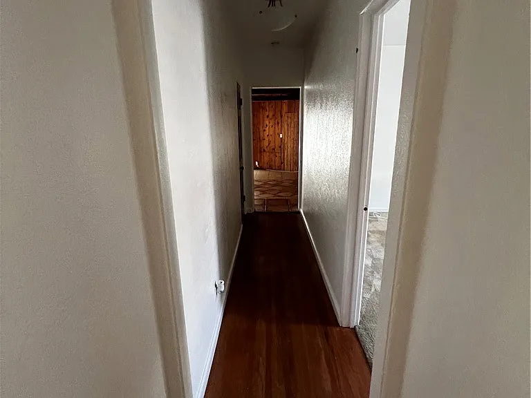 484 W 25th St — Photo 26